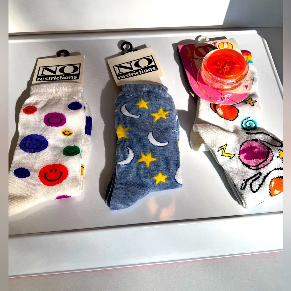 Novelty Socks for Tween Girls. Smiley Faces, Stars and Moon & Yo Yos. Size=9/11
